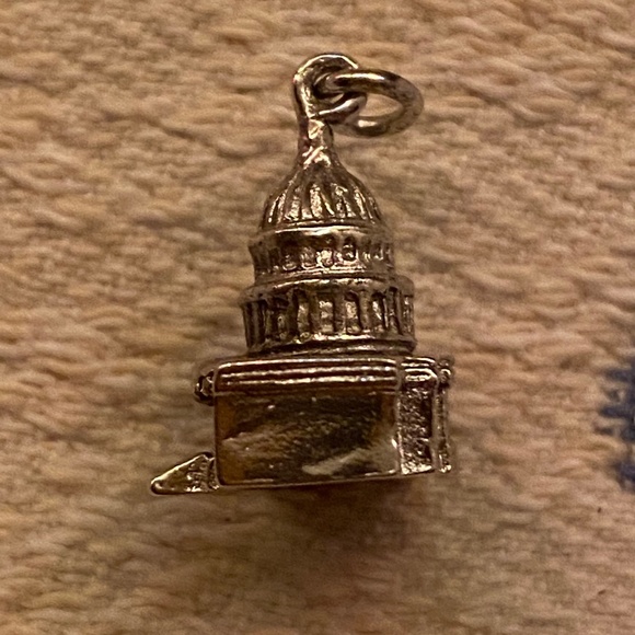 U.S. Capitol Building Sterling Charm - Picture 4 of 11